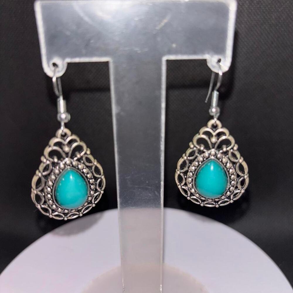 Silver earrings with turquoise stones
